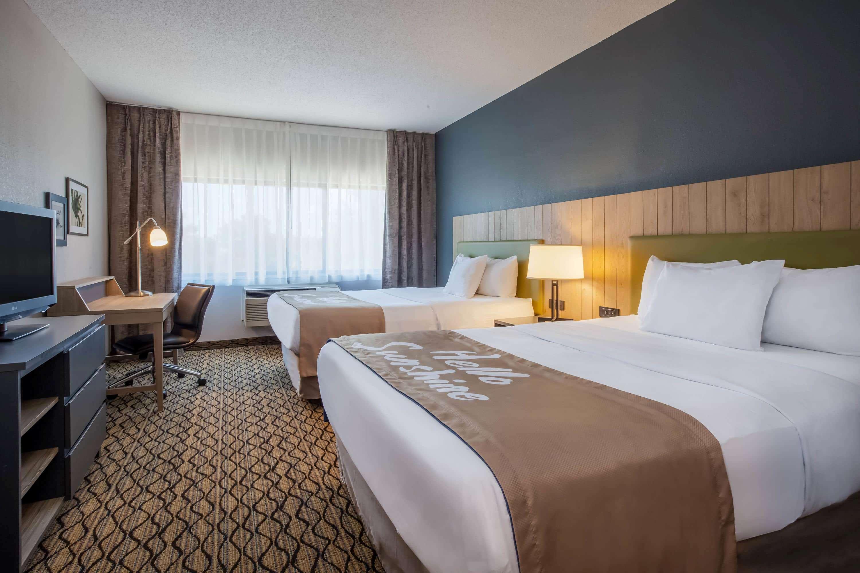 Days Inn & Suites By Wyndham Rochester Hills Mi Exterior photo